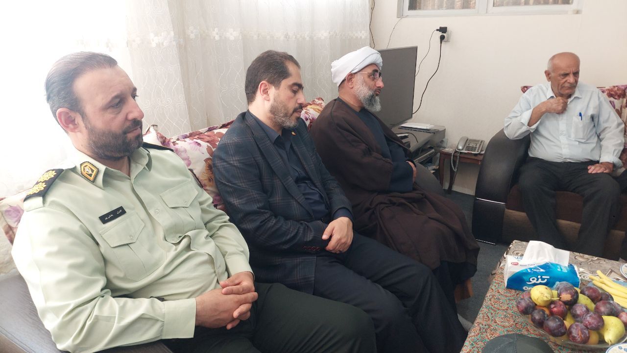 دیدار با خانواده شهدا در منجیل و رودبار دیدار با خانواده شهدا در منجیل و رودبار